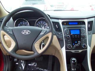 Hyundai Sonata 2011 photo 2