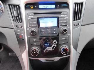 Hyundai Sonata 2011 photo 2