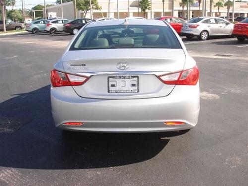 Hyundai Sonata 2011 photo 2