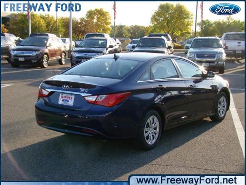 Hyundai Sonata 2011 photo 2