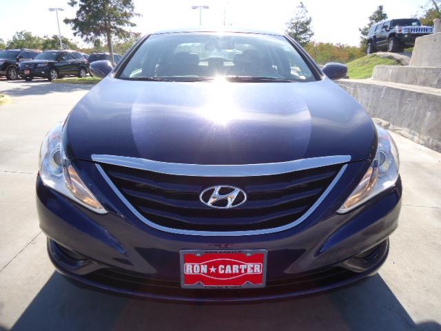 Hyundai Sonata 2011 photo 2