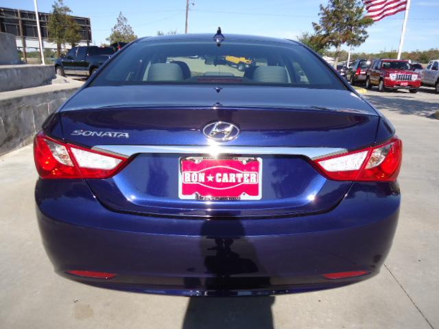 Hyundai Sonata 2011 photo 4