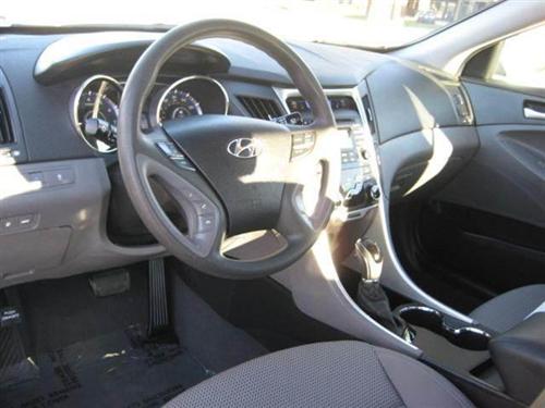 Hyundai Sonata 2011 photo 2