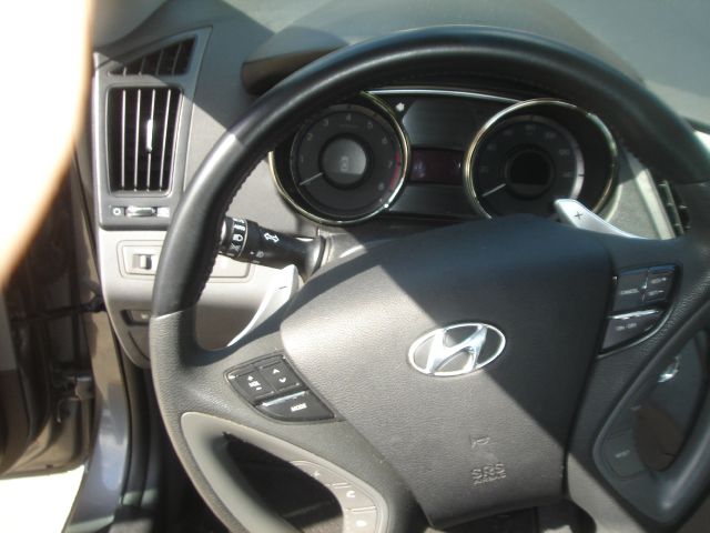 Hyundai Sonata 2011 photo 4
