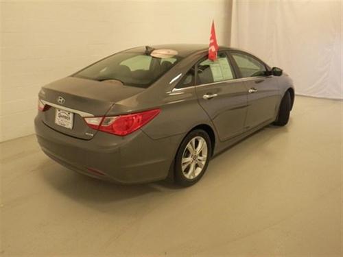 Hyundai Sonata 2011 photo 2