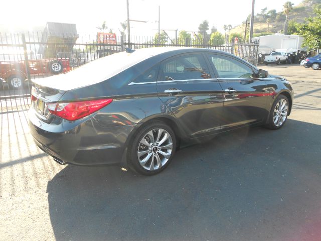 Hyundai Sonata Navigation Chrome RR DVD Sedan