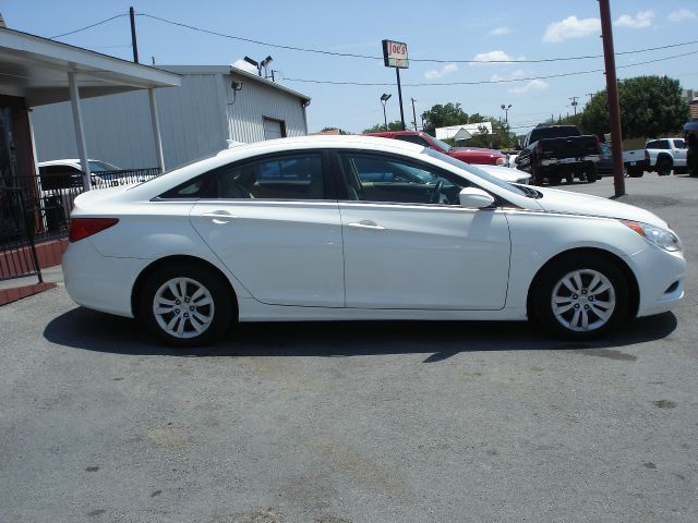 Hyundai Sonata 2011 photo 2