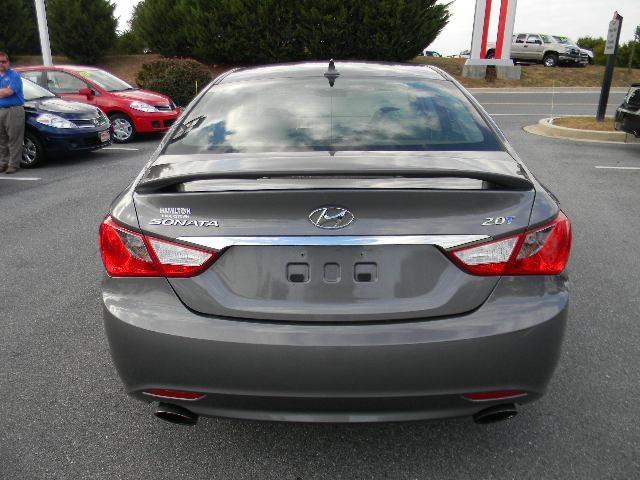 Hyundai Sonata 2011 photo 2