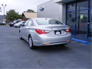 Hyundai Sonata 2011 photo 2