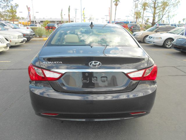 Hyundai Sonata 2011 photo 2