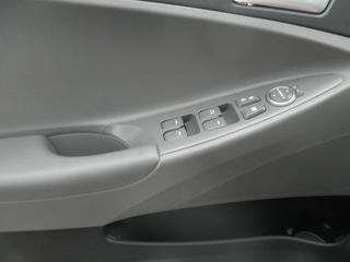 Hyundai Sonata 2011 photo 2
