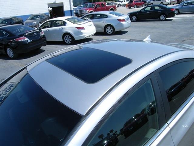 Hyundai Sonata 2011 photo 2