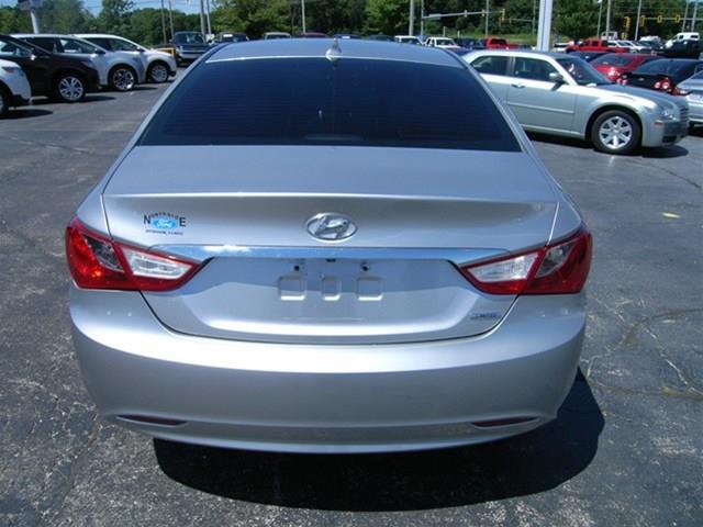 Hyundai Sonata 2011 photo 3