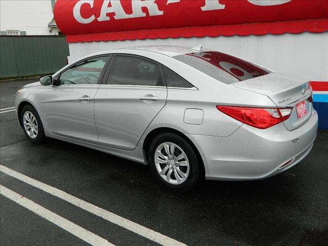 Hyundai Sonata 2011 photo 4