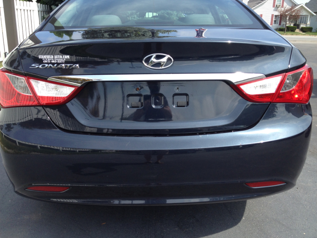 Hyundai Sonata 2011 photo 2