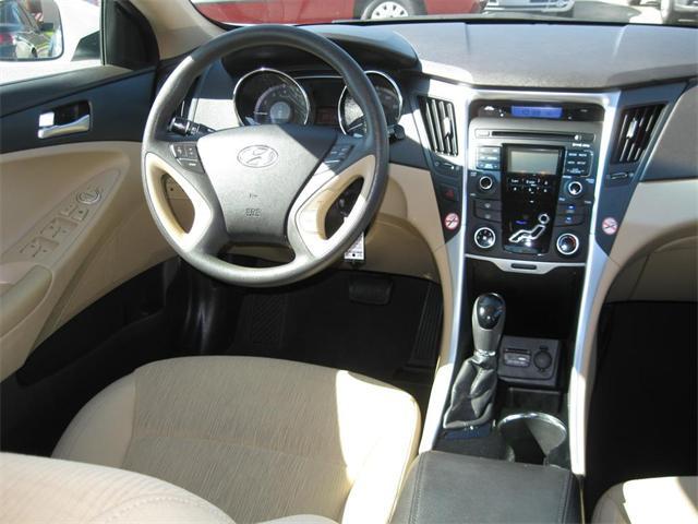Hyundai Sonata 2011 photo 1