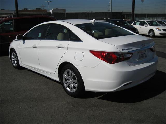 Hyundai Sonata 2011 photo 2