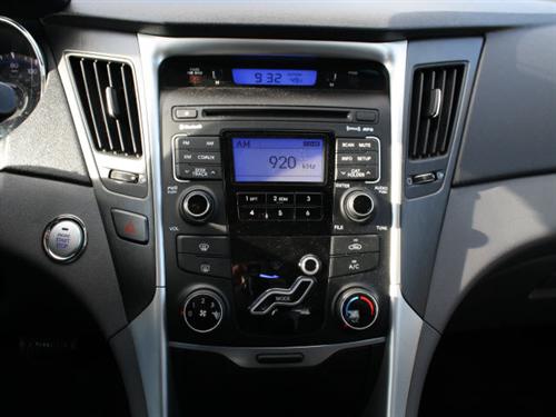 Hyundai Sonata 2011 photo 2