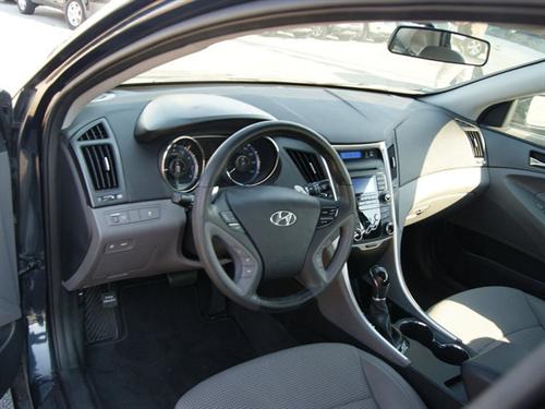 Hyundai Sonata 2011 photo 2