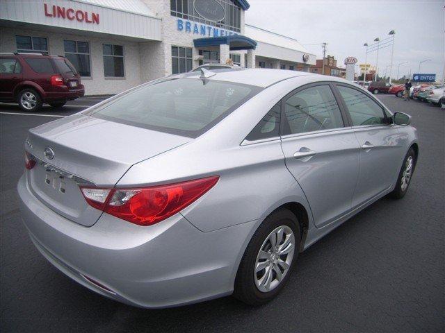 Hyundai Sonata 2011 photo 2