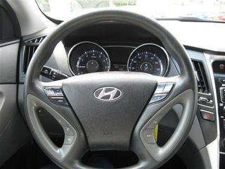 Hyundai Sonata 2011 photo 2