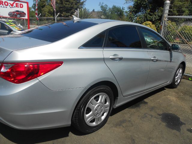 Hyundai Sonata 2011 photo 2