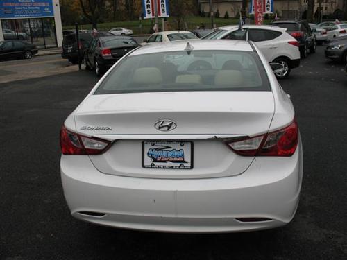 Hyundai Sonata 2011 photo 4
