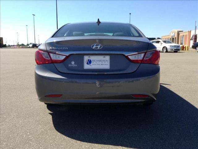 Hyundai Sonata 2011 photo 2