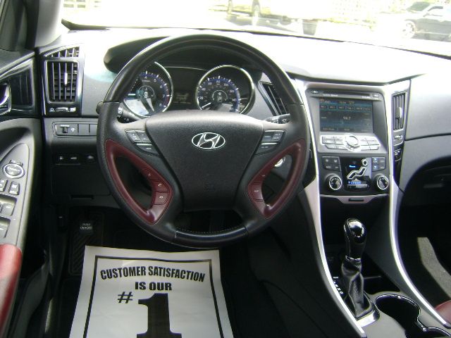 Hyundai Sonata Navigation Chrome RR DVD Sedan