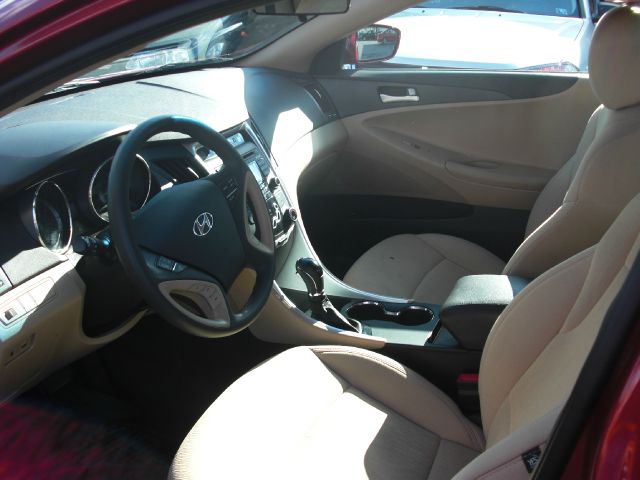 Hyundai Sonata 2011 photo 2