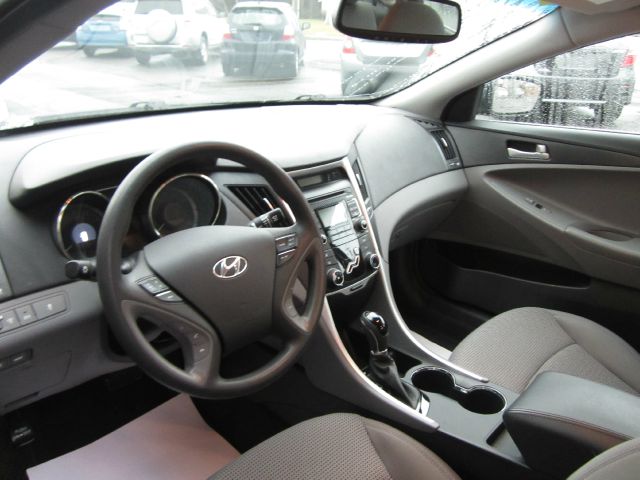 Hyundai Sonata 2011 photo 1