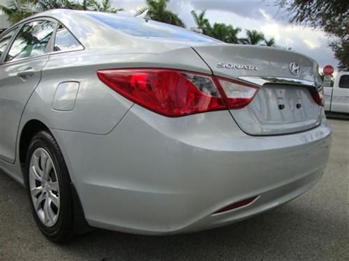Hyundai Sonata 2011 photo 2