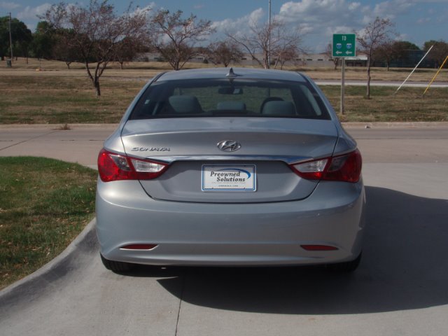 Hyundai Sonata 2011 photo 3
