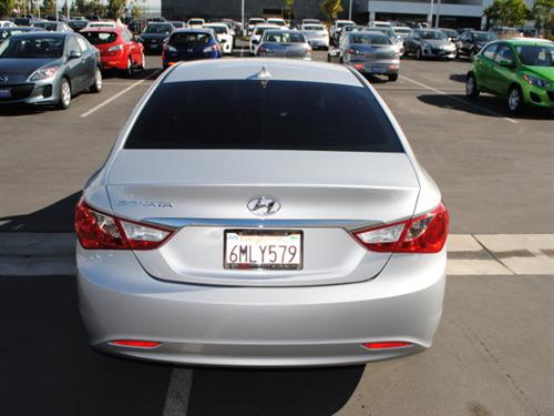 Hyundai Sonata 2011 photo 2