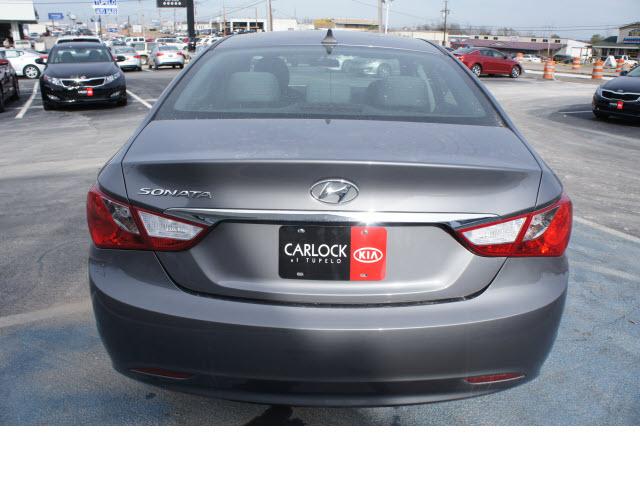 Hyundai Sonata 2011 photo 3