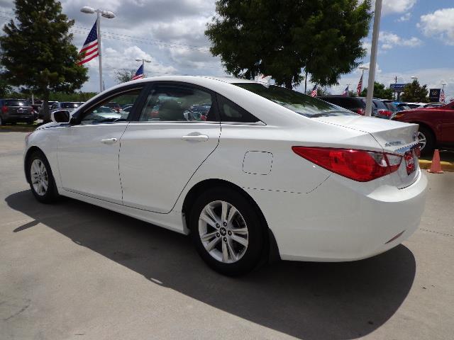 Hyundai Sonata 2011 photo 3