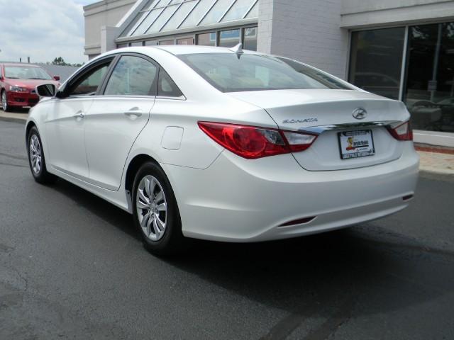 Hyundai Sonata 2011 photo 4