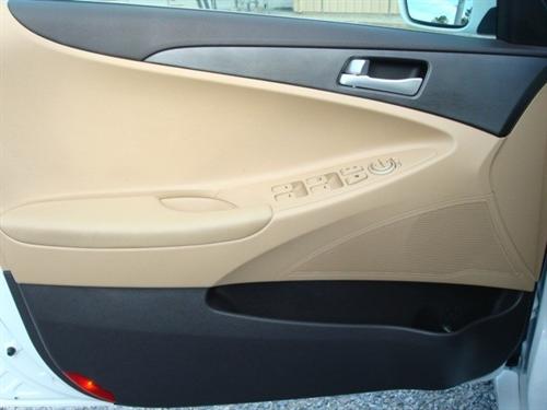 Hyundai Sonata 2011 photo 2