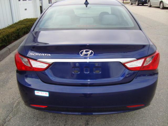Hyundai Sonata 2011 photo 2