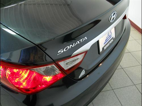 Hyundai Sonata 2011 photo 2