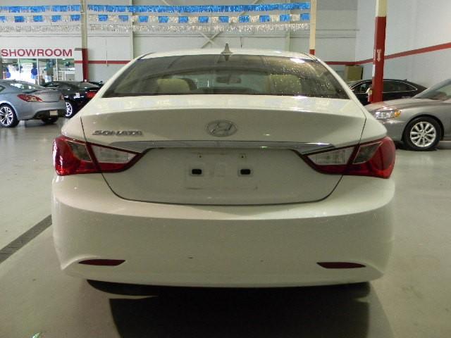 Hyundai Sonata 2011 photo 4