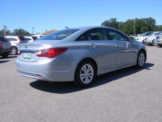 Hyundai Sonata 2011 photo 2