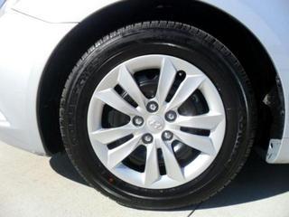 Hyundai Sonata 2011 photo 2