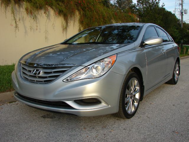 Hyundai Sonata 2012 photo 1