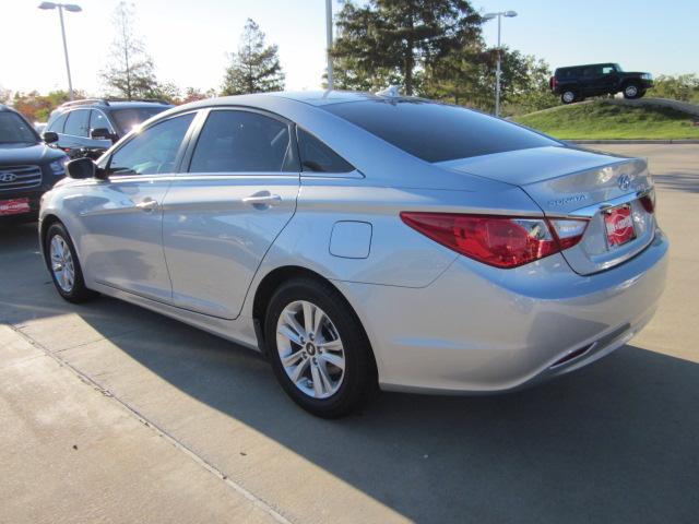 Hyundai Sonata 2012 photo 1