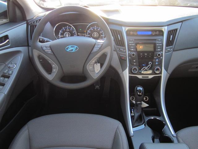 Hyundai Sonata 2012 photo 2