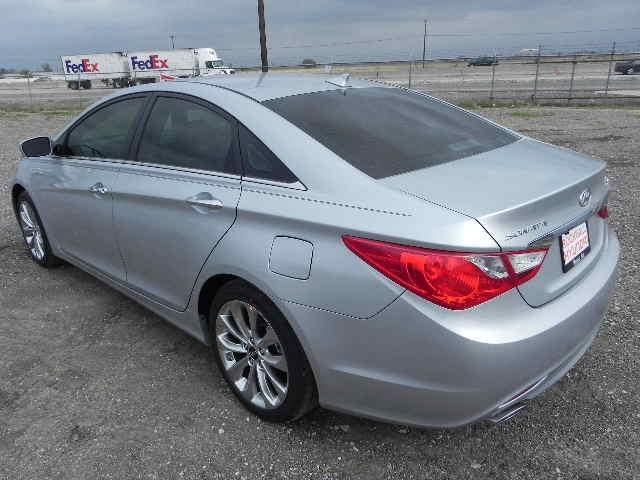 Hyundai Sonata 2012 photo 2
