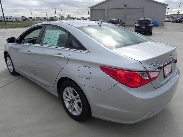 Hyundai Sonata 2012 photo 2