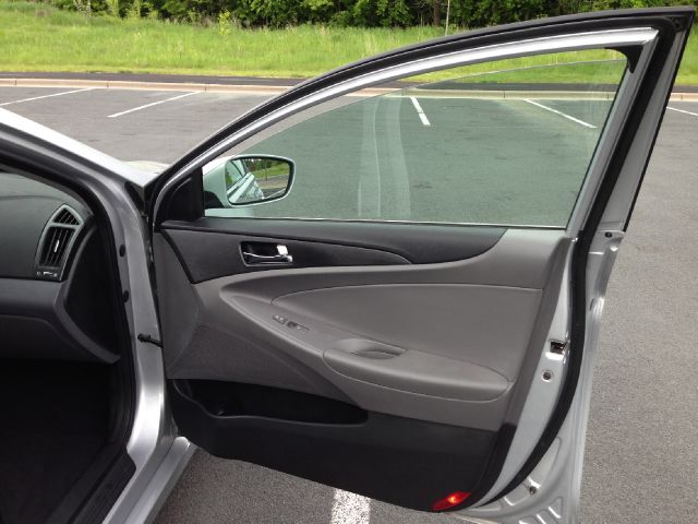 Hyundai Sonata 2012 photo 1