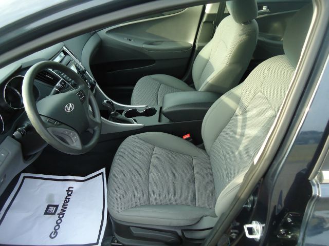 Hyundai Sonata 2012 photo 0